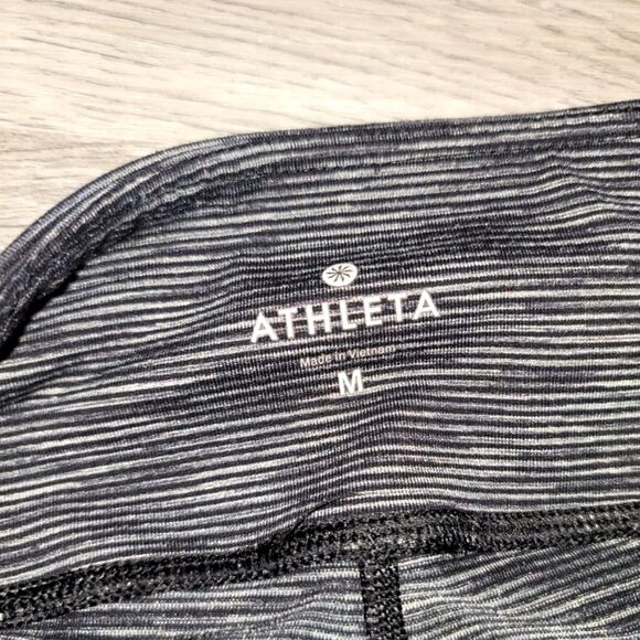 Athleta Capri Mid-Rise Active Leggings Size Medium - Picture 3 of 5
